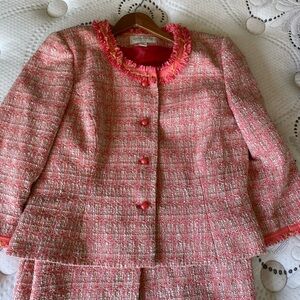 Beautiful suit, petite